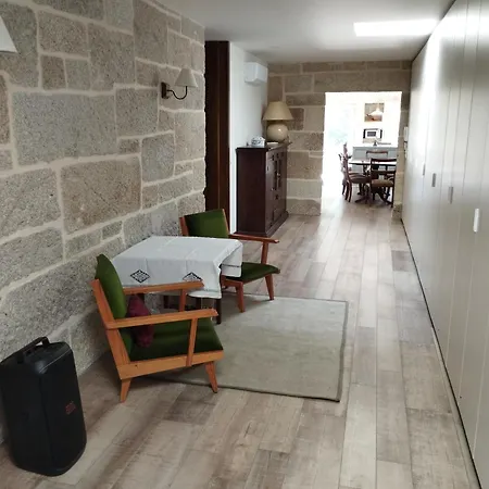 Casa Do Eiro * Кабесейраш-ди-Башту